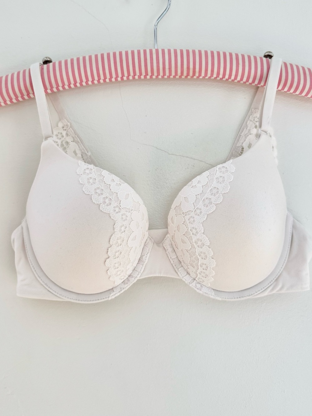 Victoria's Secret Ivory Lace-Trim Padded Bra